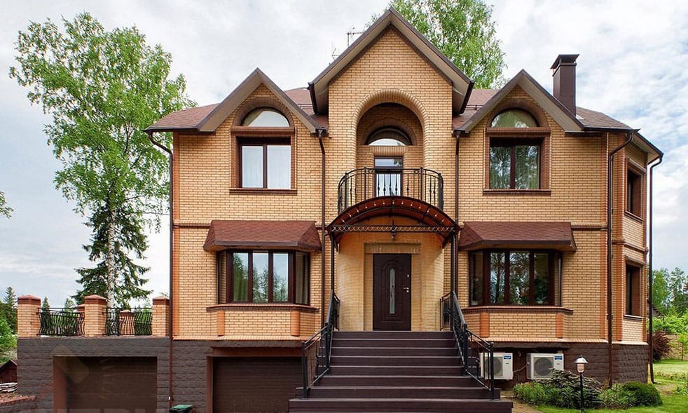 Классический кирпичный дом