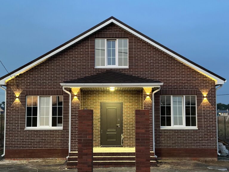 Компактный кирпичный дом